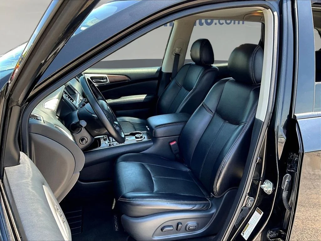 Used 2020 Black Nissan Platinum image 25
