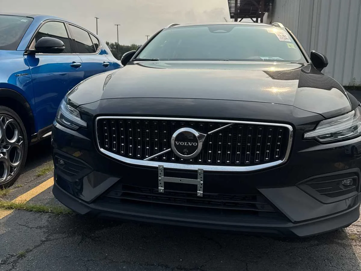 2025 Volvo V60 Cross Country