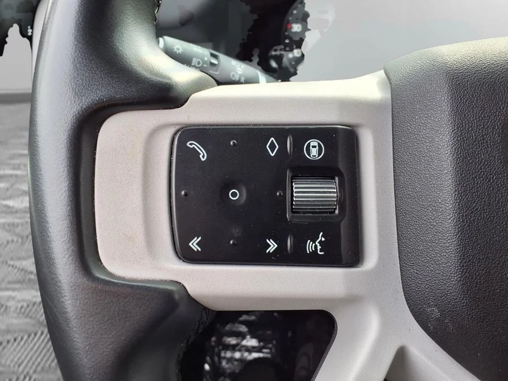 Used 2025 White Land Rover S image 13