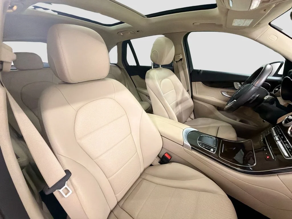 Certified Used 2022 Polar White Mercedes-Benz GLC 300 image 27