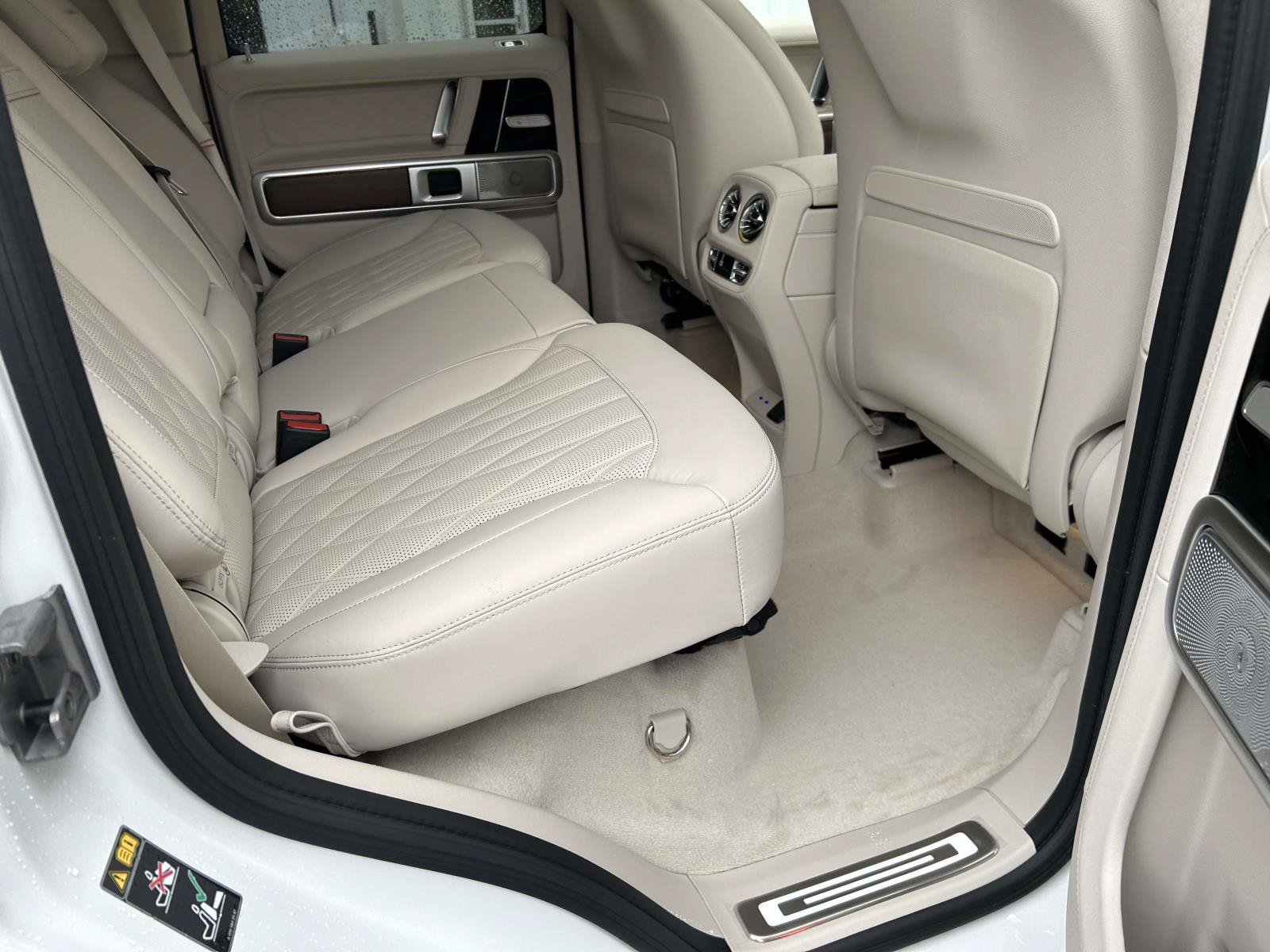 New 2027 MANUFAKTUR Moonlight White Metallic Mercedes-Benz G 580e SUV image 39