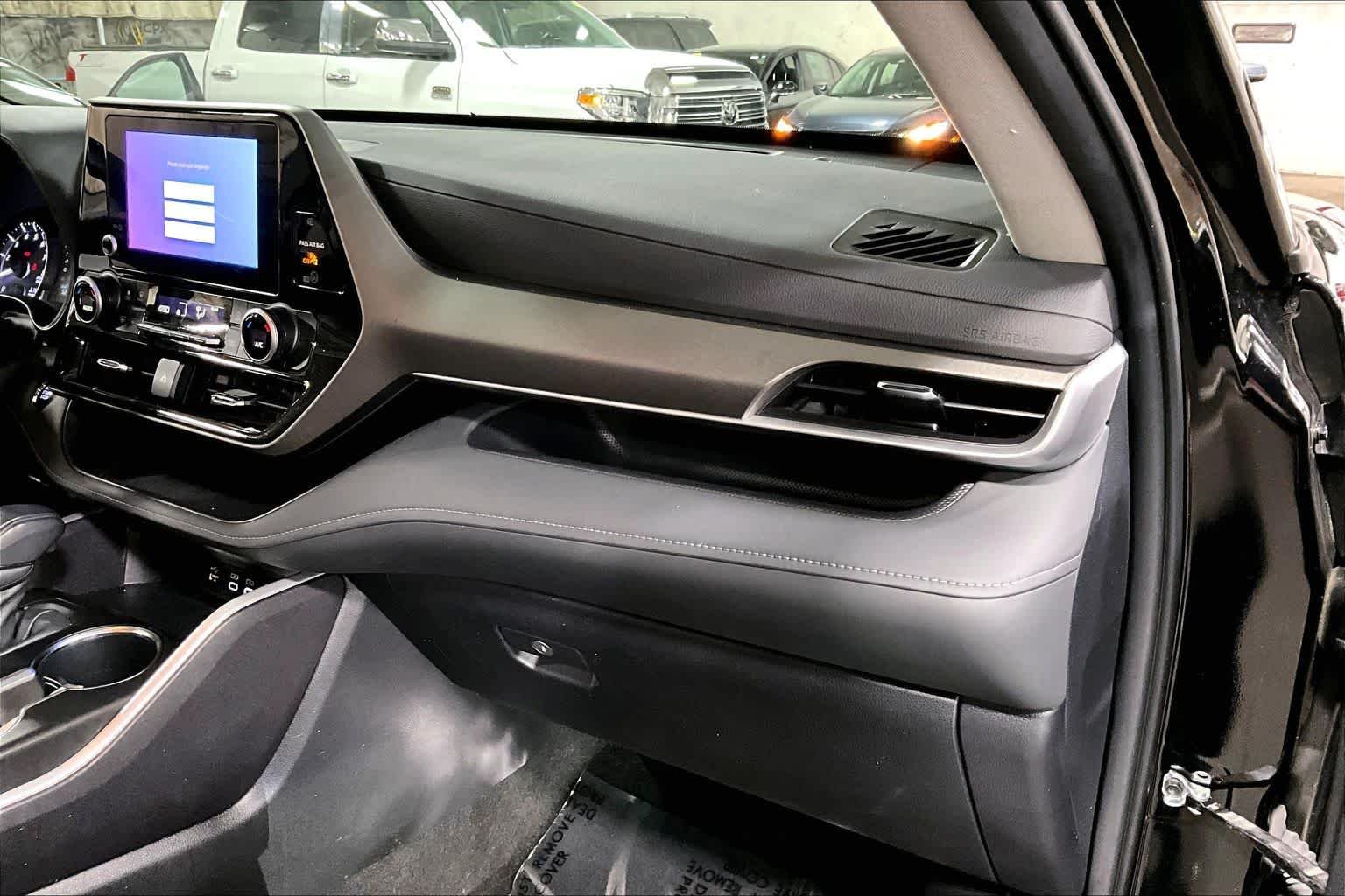 Used 2023 Midnight Black Metallic Toyota L image 19