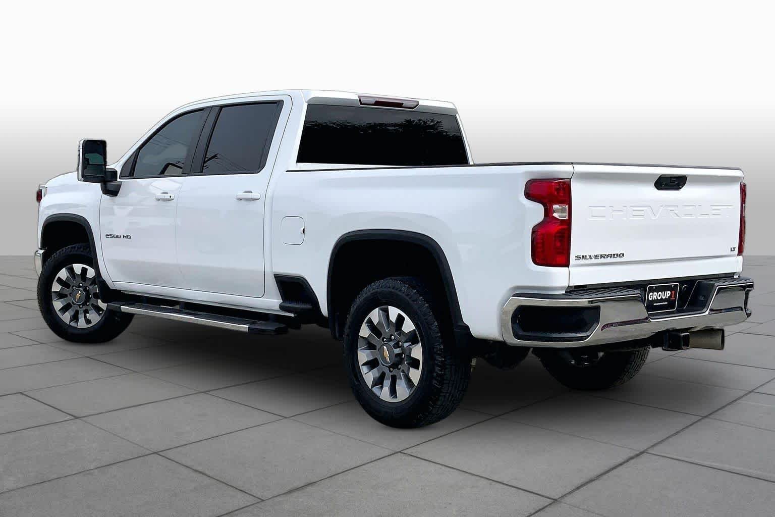 Used 2024 Summit White Chevrolet LT image 12