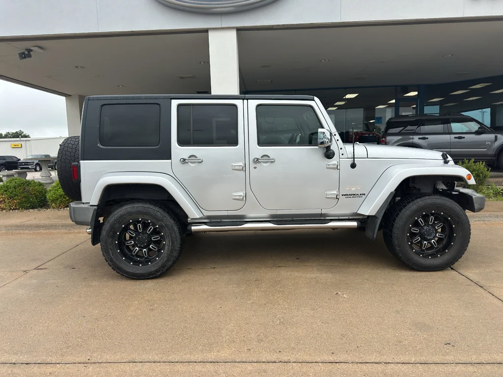Used 2007 Bright Silver Metallic Clearcoat/Black Soft Top Jeep Sahara image 7