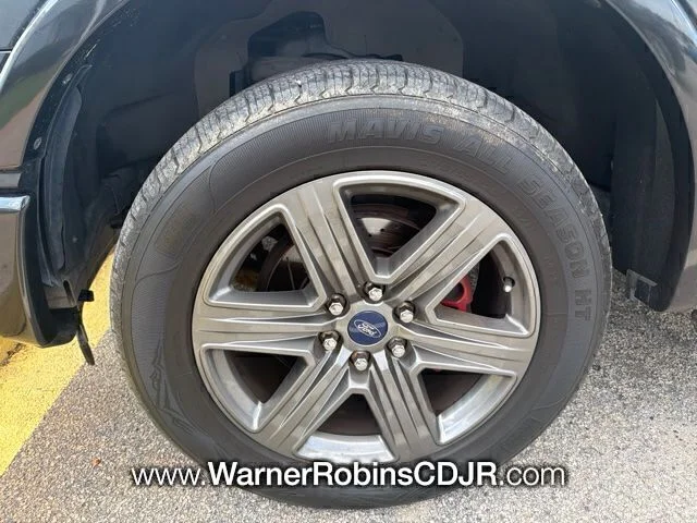 Used 2015 Black Ford XLT image 4