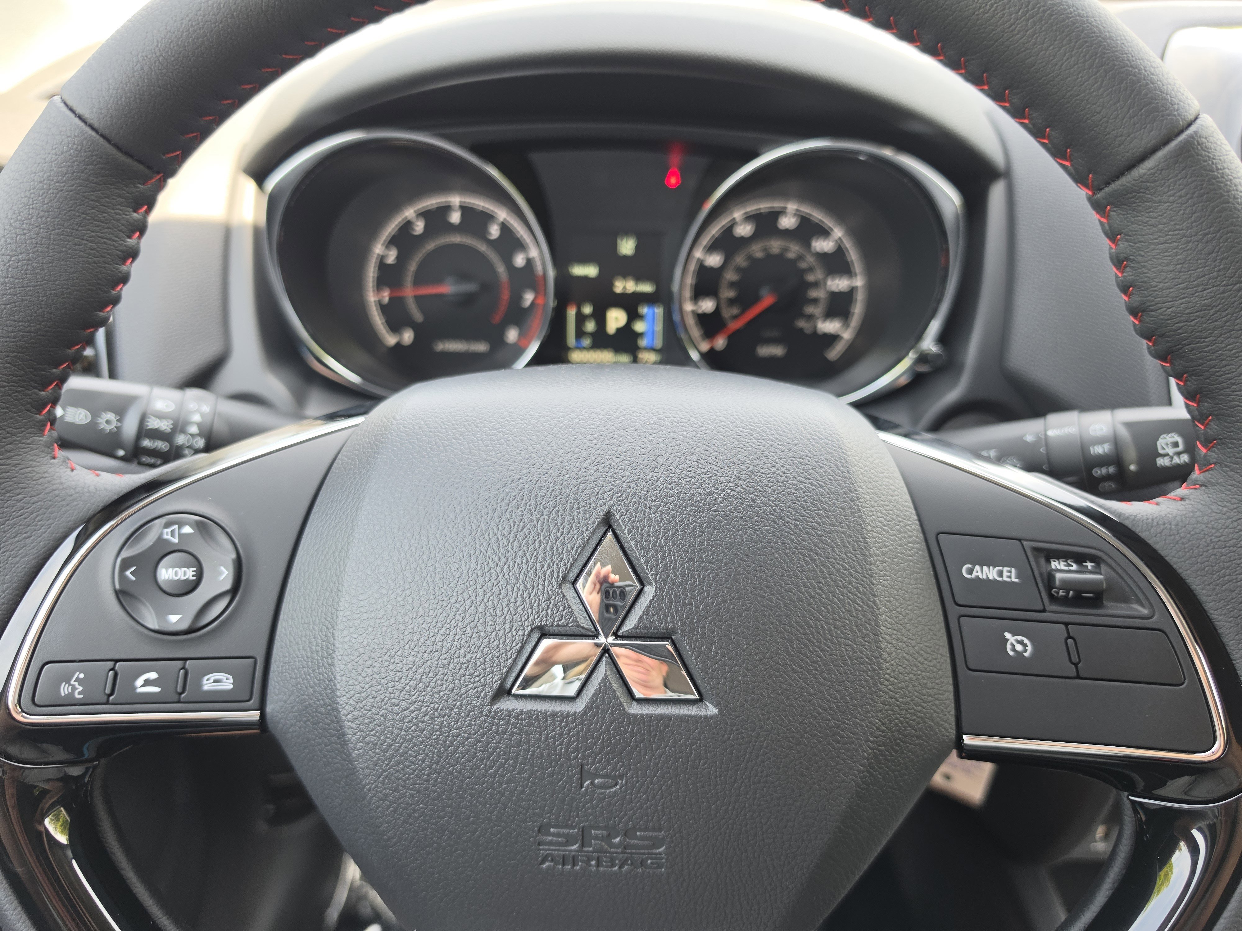 New 2026 White Diamond Mitsubishi LE image 14