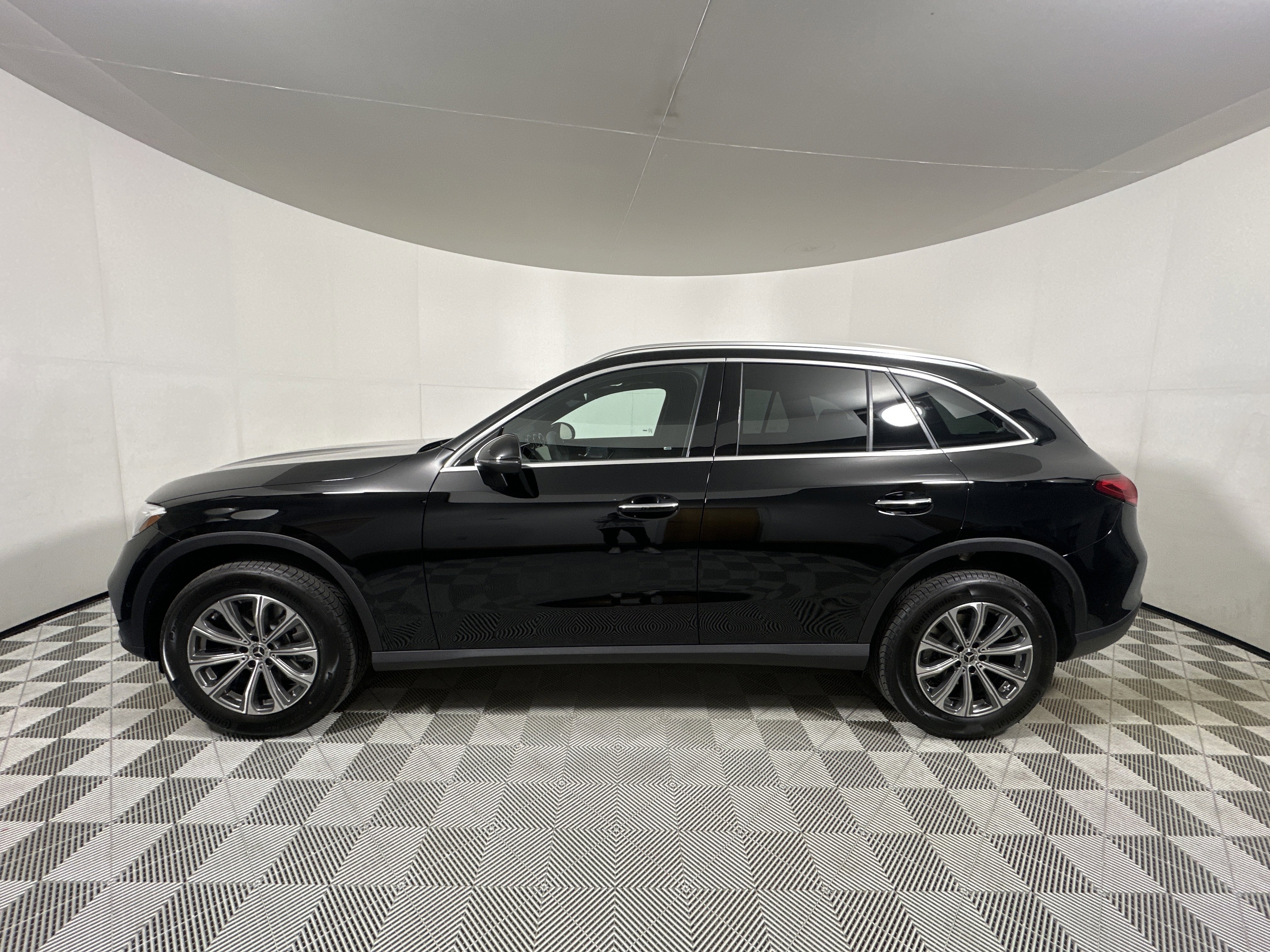 Certified Used 2026 Black Mercedes-Benz GLC 300 image 4