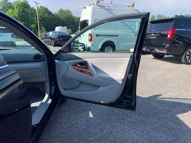 Used 2010 Black Toyota XLE image 14