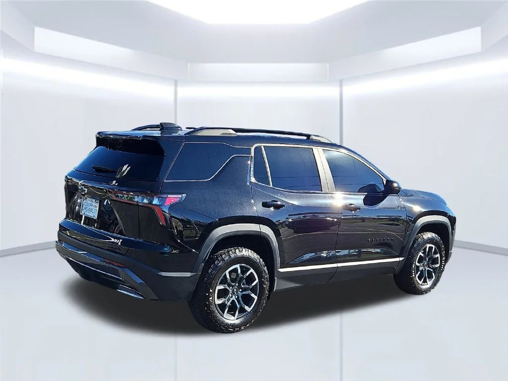Used 2025 Mosaic Black Metallic Chevrolet ACTIV image 5