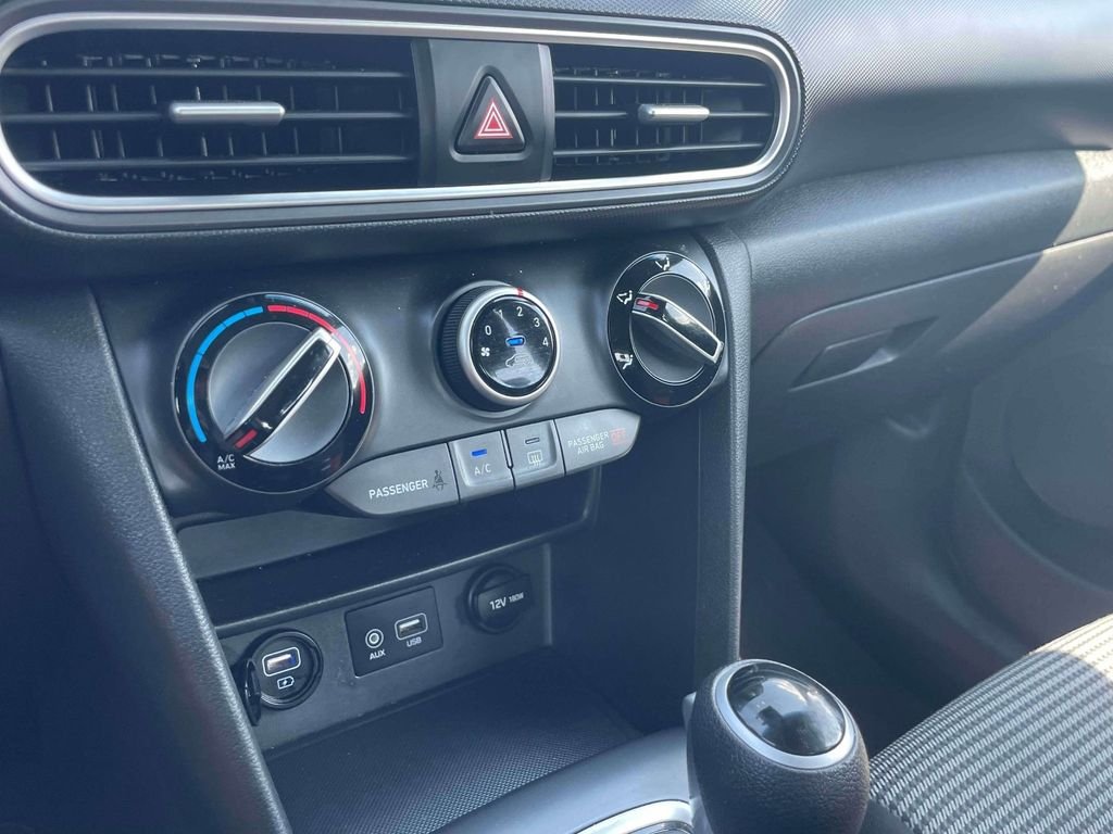 Used 2020 Silver Hyundai SE image 28