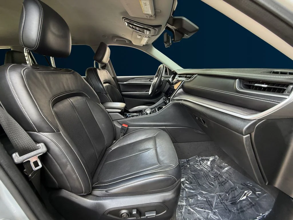 Used 2022 Silver Jeep Limited image 17