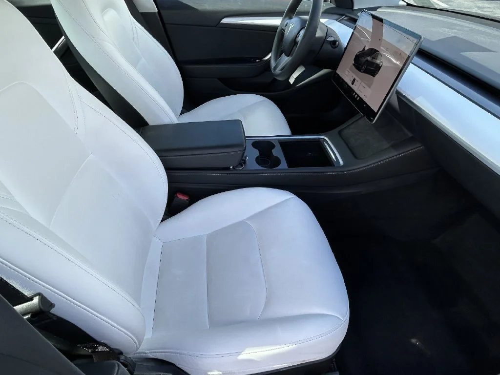 Used 2023  Tesla Base image 9