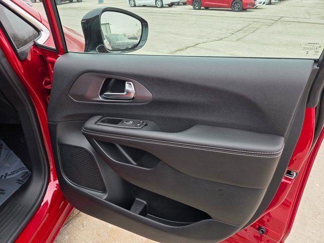 New 2026 Red Hot Pearl-Coat Exterior Paint Chrysler Select image 17