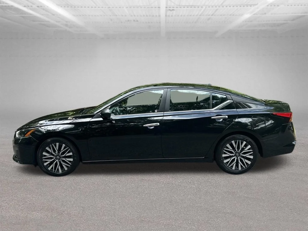 Used 2024 Black Nissan 2.5 SV image 2