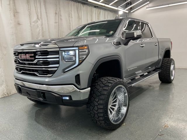 Used 2024 Silver GMC SLT image 4