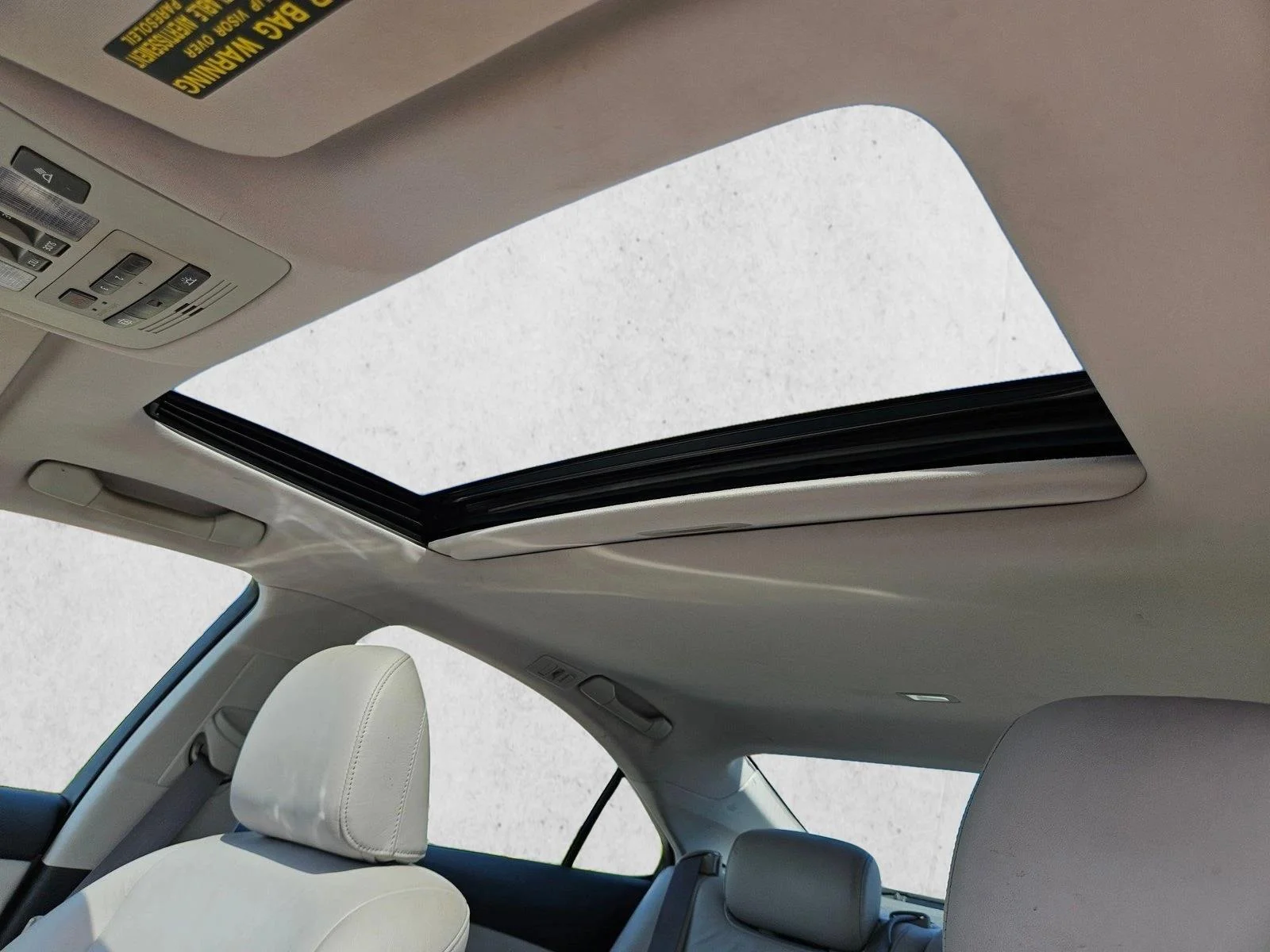 Used 2010 Starfire Pearl Lexus  image 17