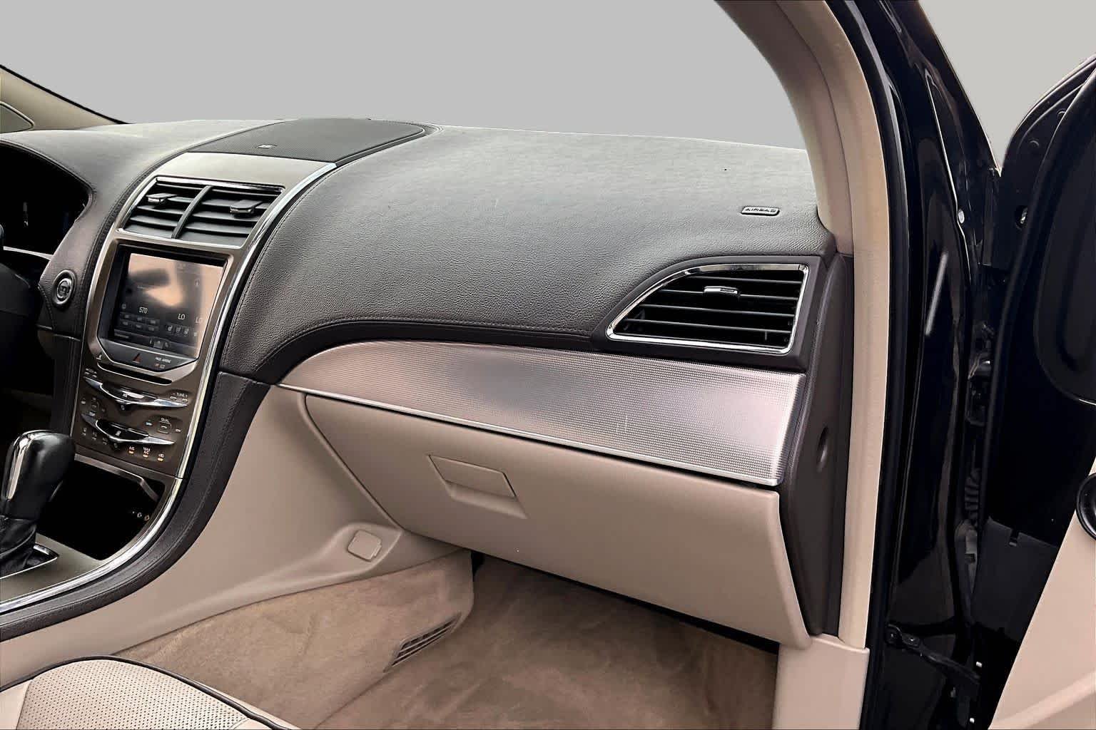 Used 2011 Tuxedo Black Metallic Lincoln  image 17