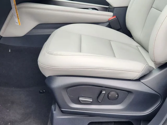 New 2026 Space White Metallic Ford Active image 24