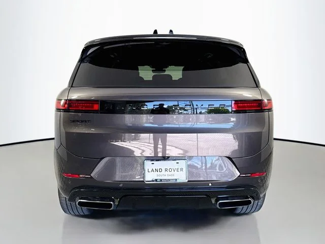Used 2024 Gray Land Rover Dynamic SE image 6