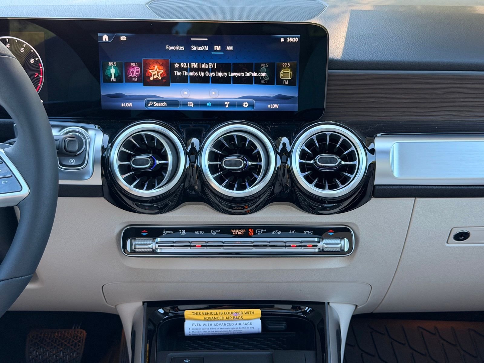 New 2026 Polar White Mercedes-Benz GLB 250 image 19