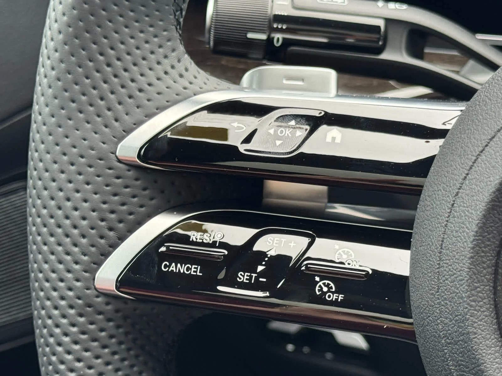 New 2026 Cirrus Silver Metallic Mercedes-Benz C 300 image 30