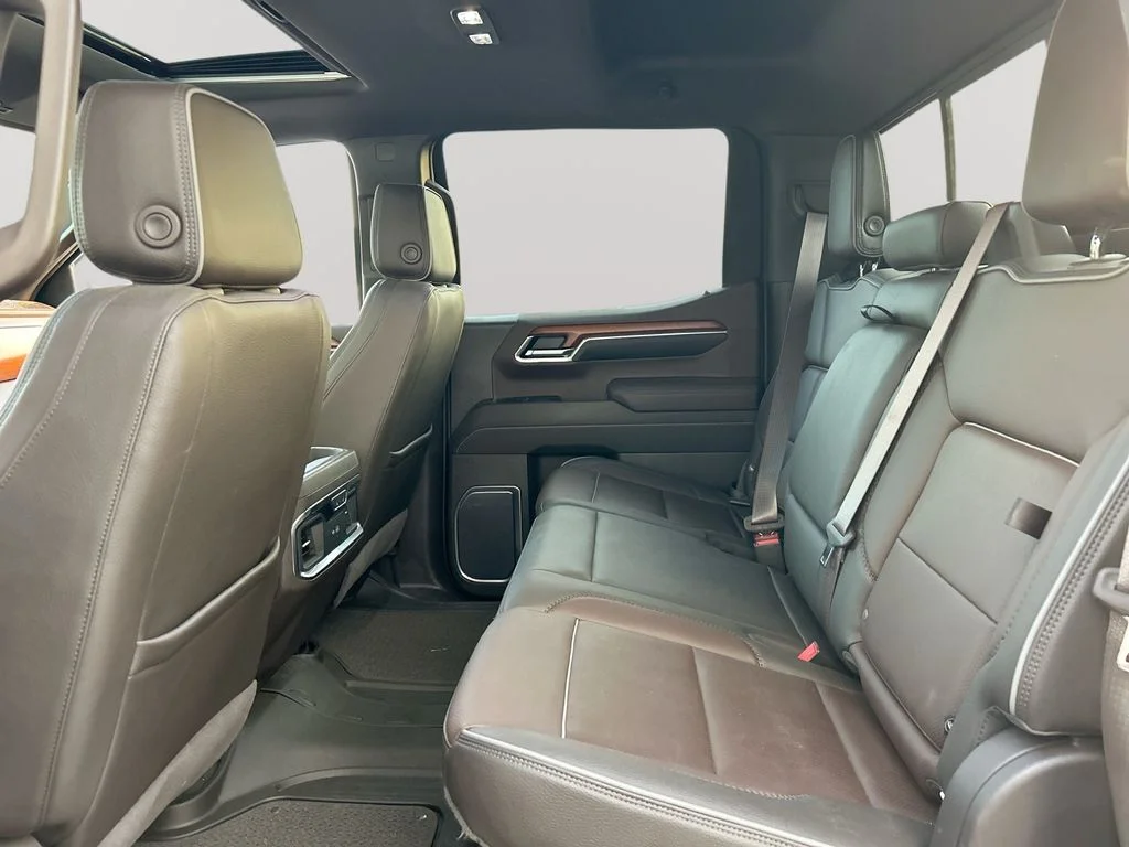Used 2023 White GMC Denali image 31