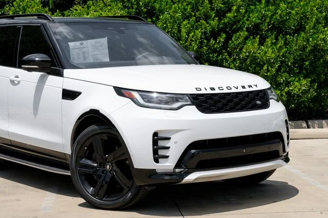 Used 2025 White Land Rover Dynamic SE image 11