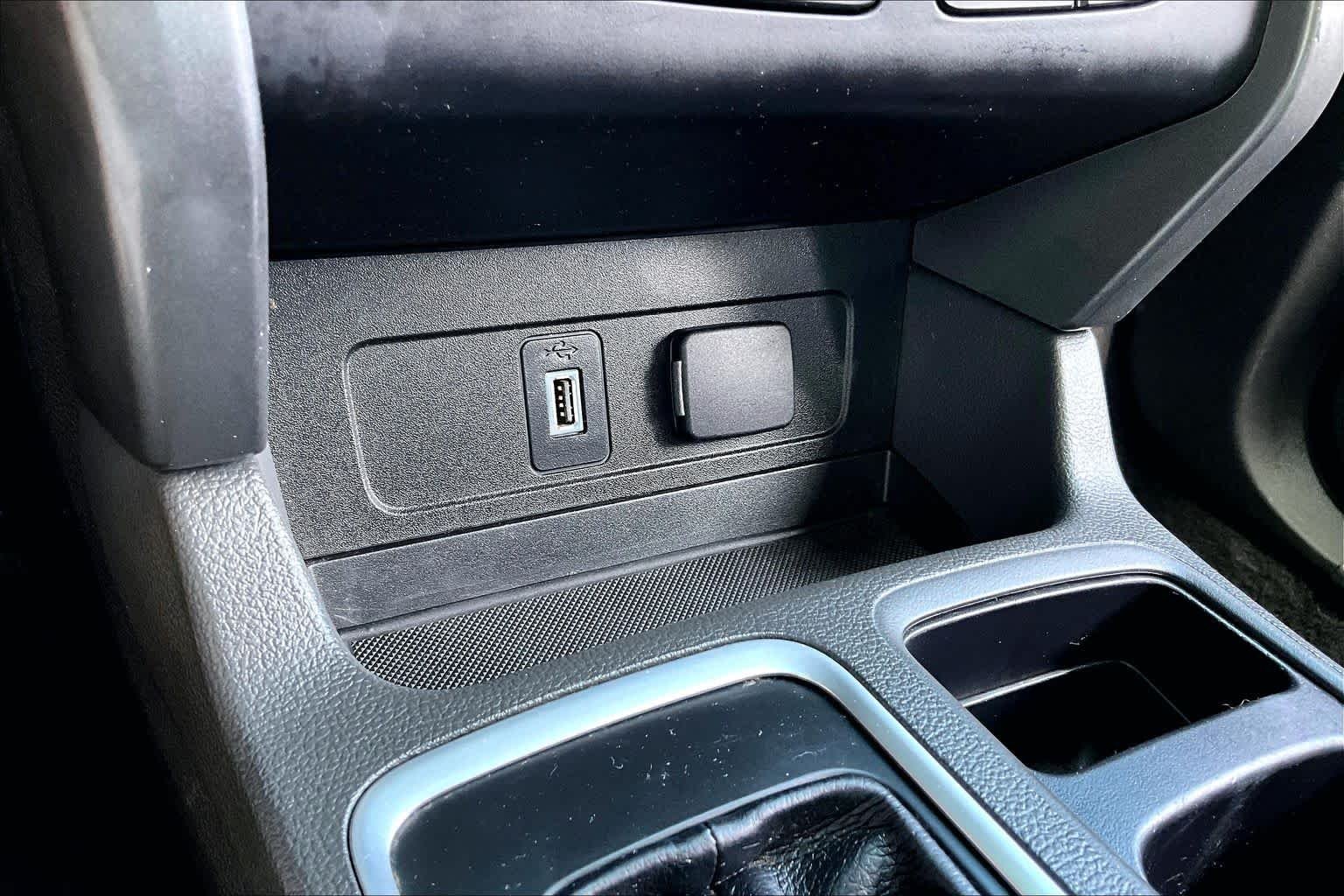 Used 2018 Oxford White Ford SEL image 36