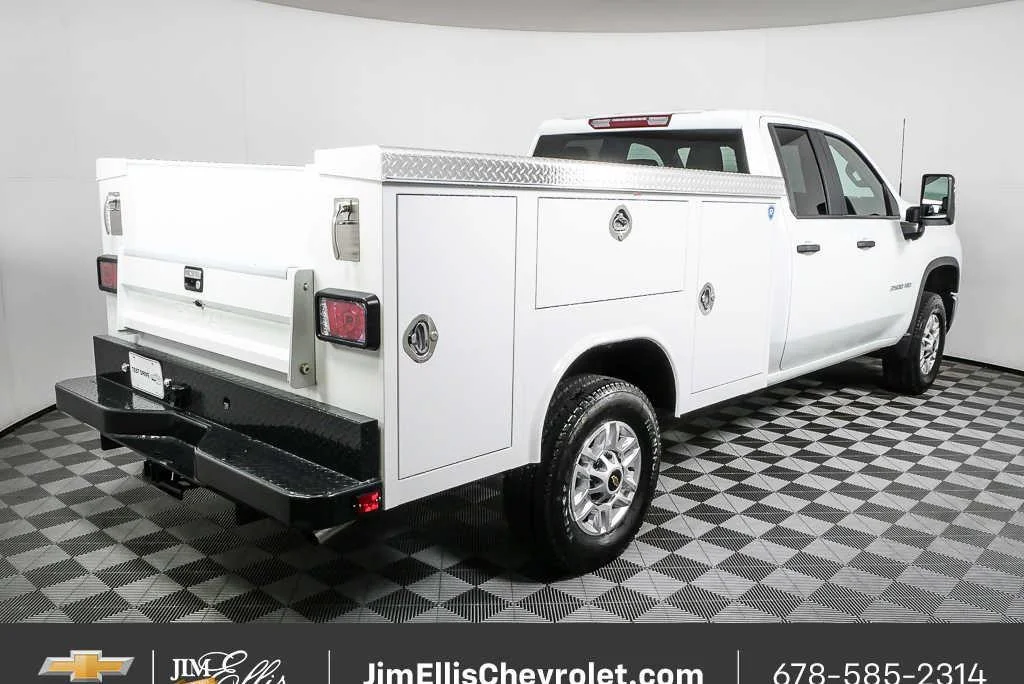 New 2026 Summit White Chevrolet WT image 3