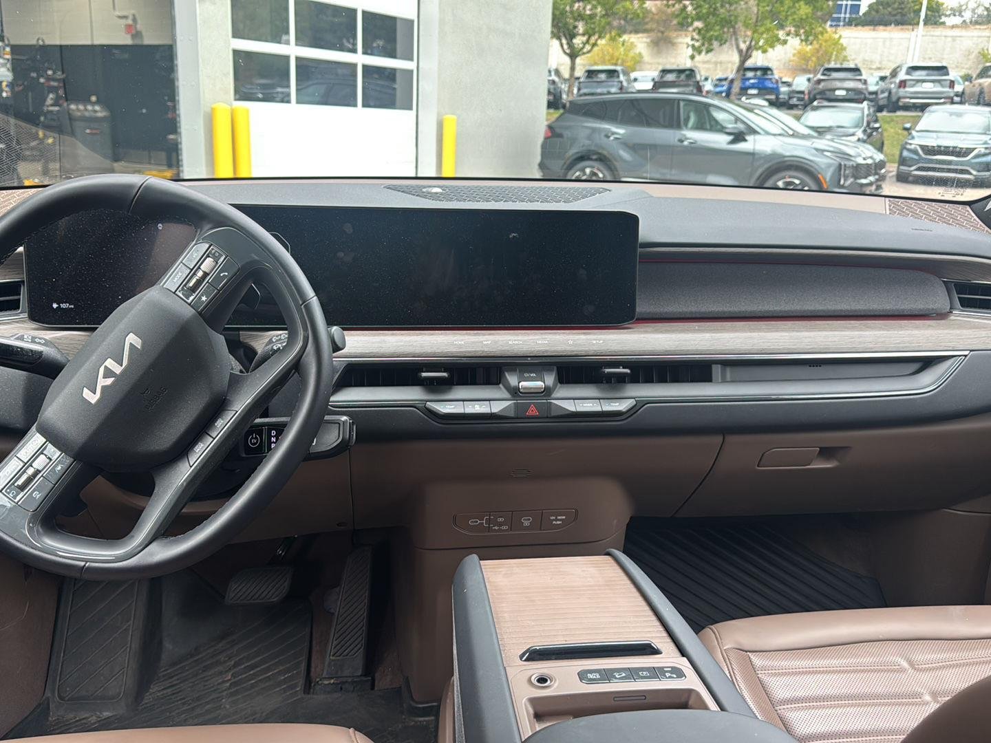 Used 2024 Pebble Gray Kia Land image 9