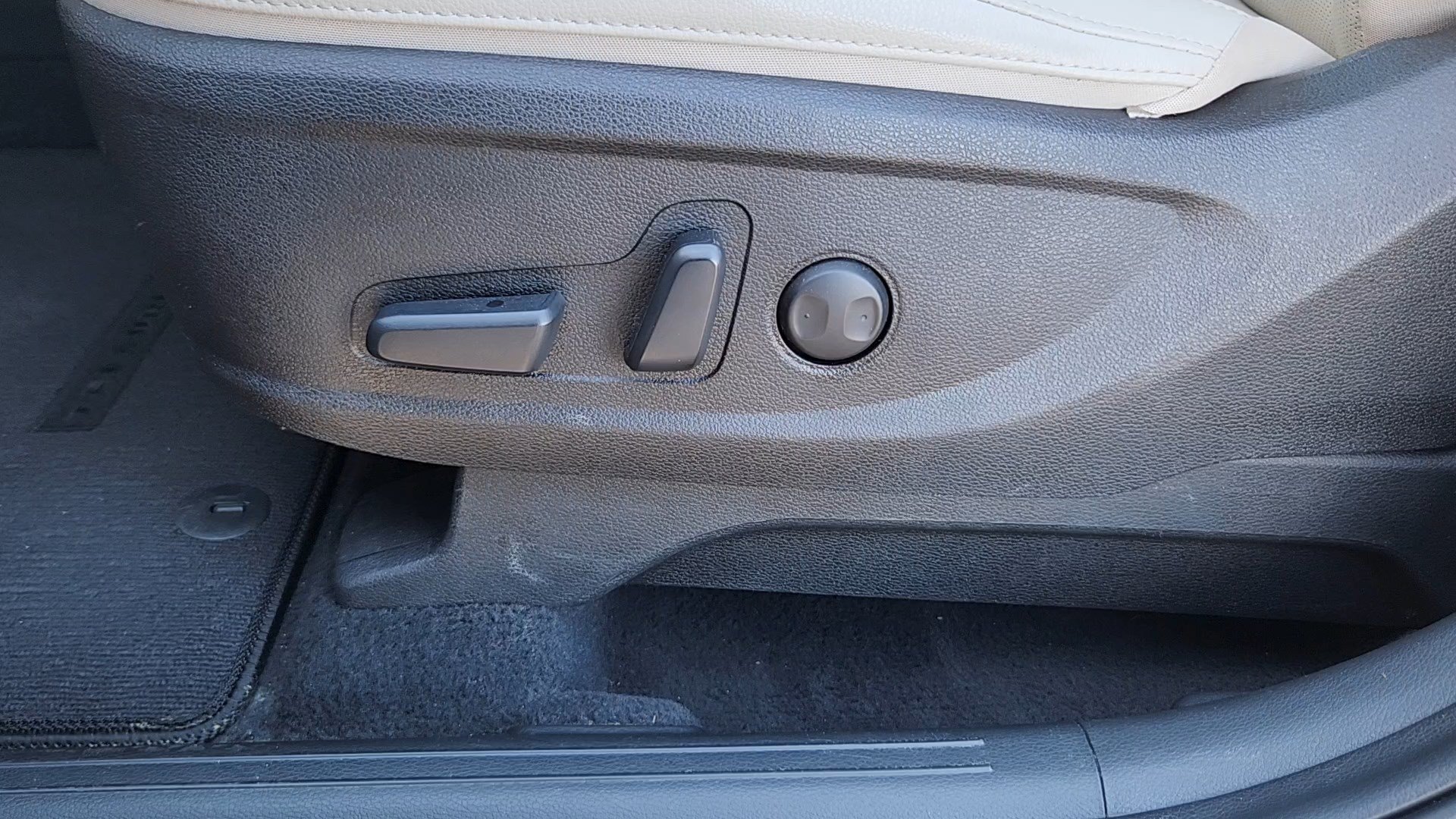 Certified Used 2022 Gravity Gray Kia EX image 9