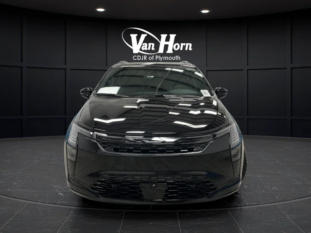 New 2027 Diamond Black Crystal Pearl-Coat Exterior Paint Chrysler Limited image 2