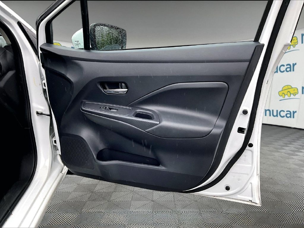 Used 2025 White Nissan 1.6 SV image 12