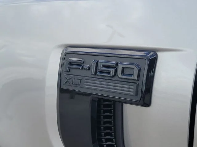 New 2026 Silver Metallic Ford XLT image 9