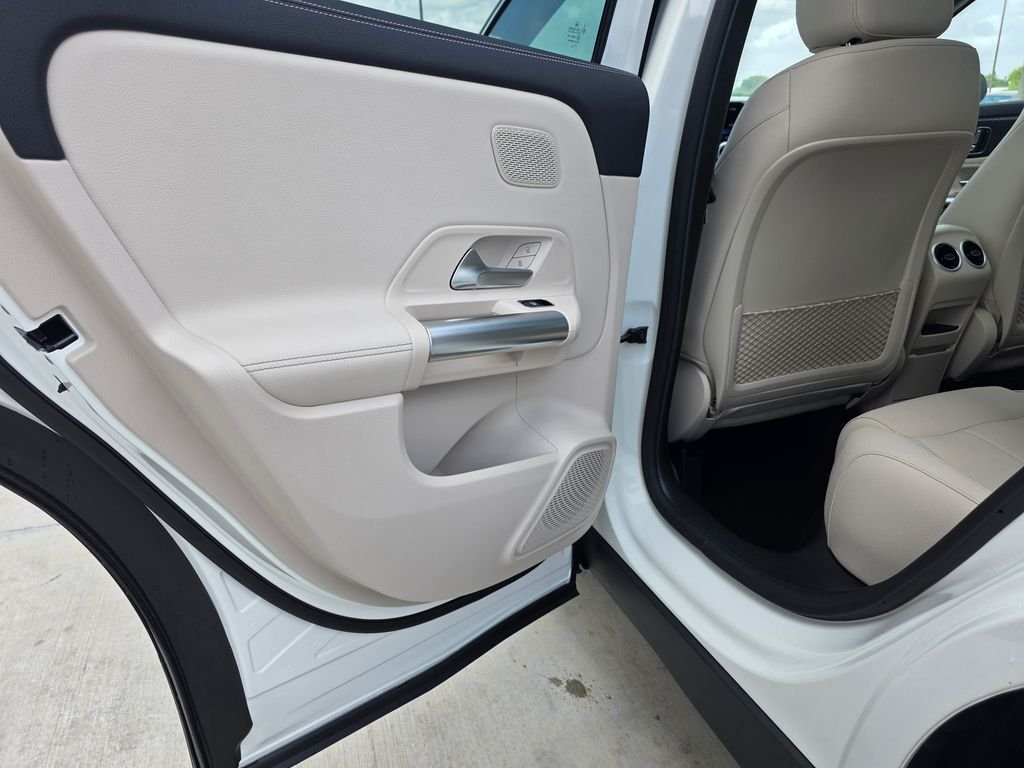 New 2026 Polar White Mercedes-Benz GLA 250 image 13