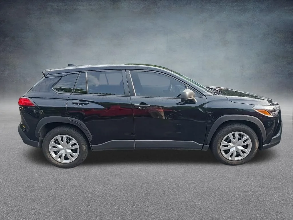 Used 2022 Black Toyota L image 9