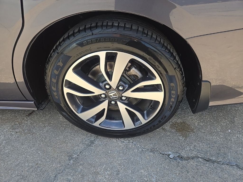 Used 2021  Honda Touring image 22