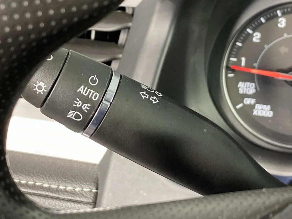 Used 2023 White GMC SLE image 19