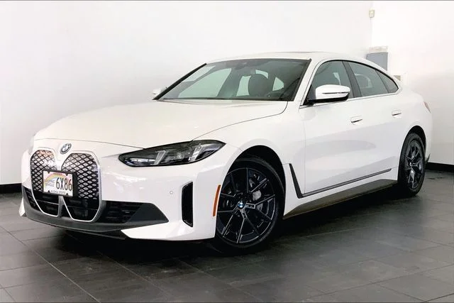 Used 2025 Alpine White BMW eDrive40 image 1