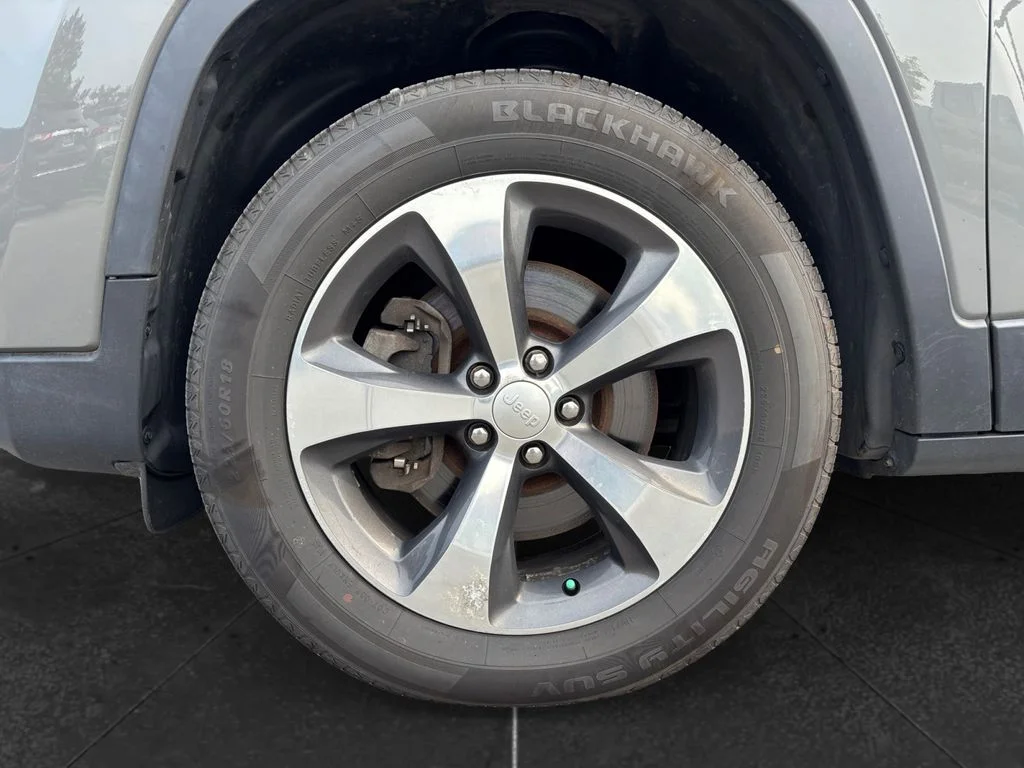 Used 2019 Gray Jeep Limited image 9