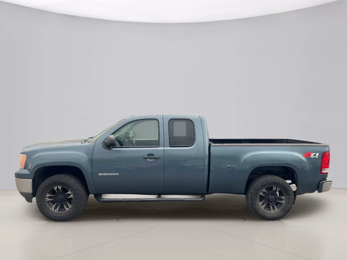 Used 2010 Grey Gmc SLE image 3