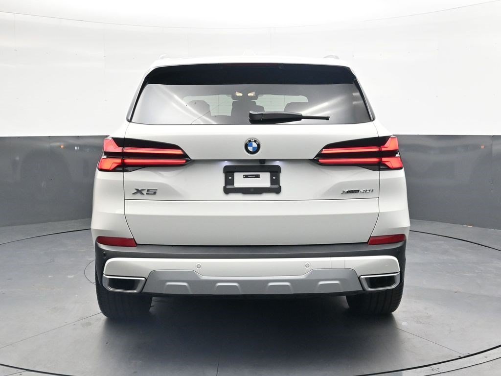 Used 2026 Alpine White BMW xDrive40i image 5
