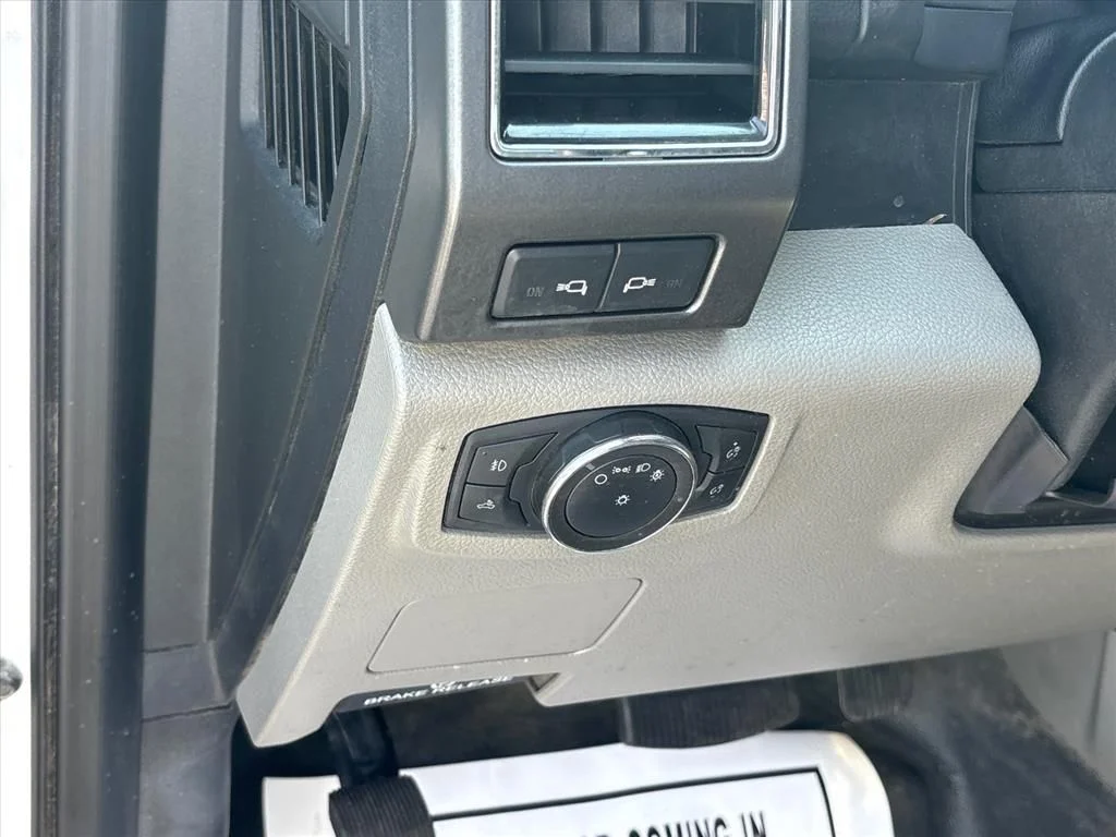 Used 2021 Oxford White Ford XLT image 27