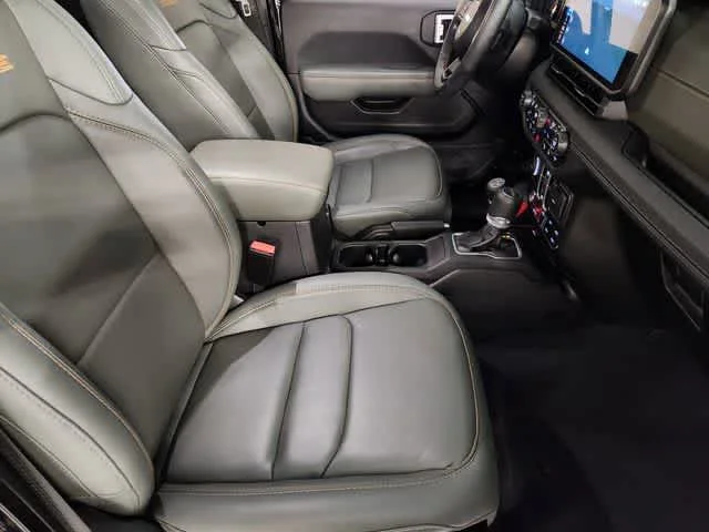 Used 2024 Black Clearcoat Jeep Mojave X image 3