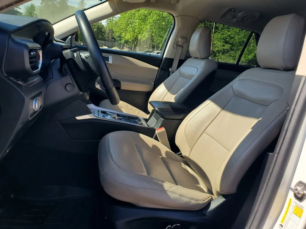 Used 2020 White Ford Limited image 6