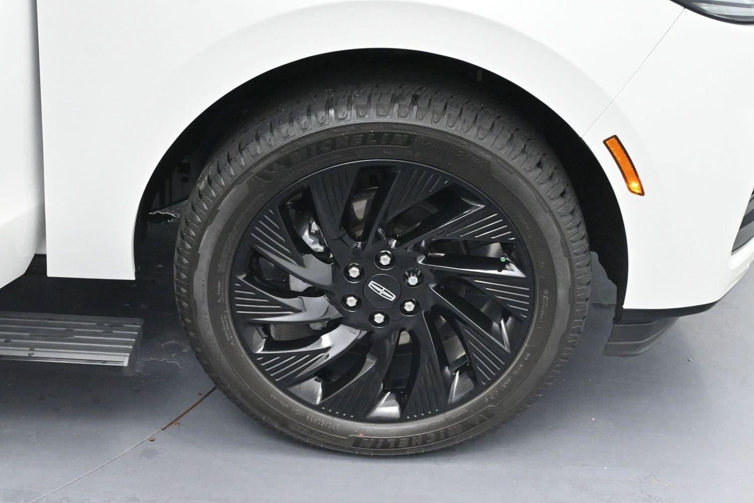 Used 2026 Pristine White Metallic Tri-coat Lincoln Reserve image 38