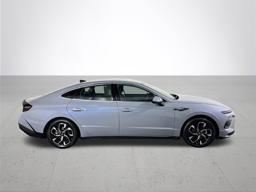Used 2025 Blue Hyundai SEL image 5