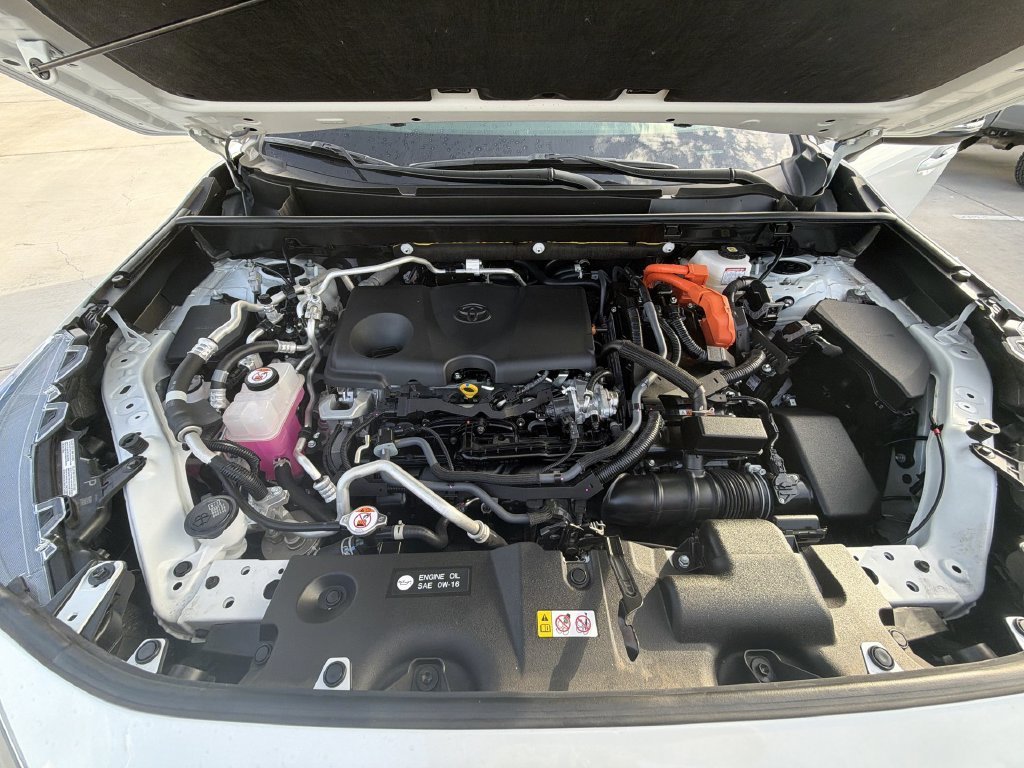 2025 Toyota RAV4 XSE - Photo 34