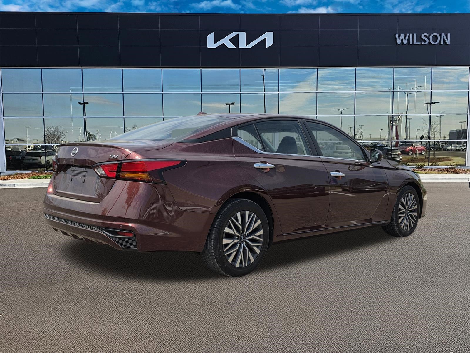 Used 2023 Garnet Pearl Metallic Nissan 2.5 SV image 4