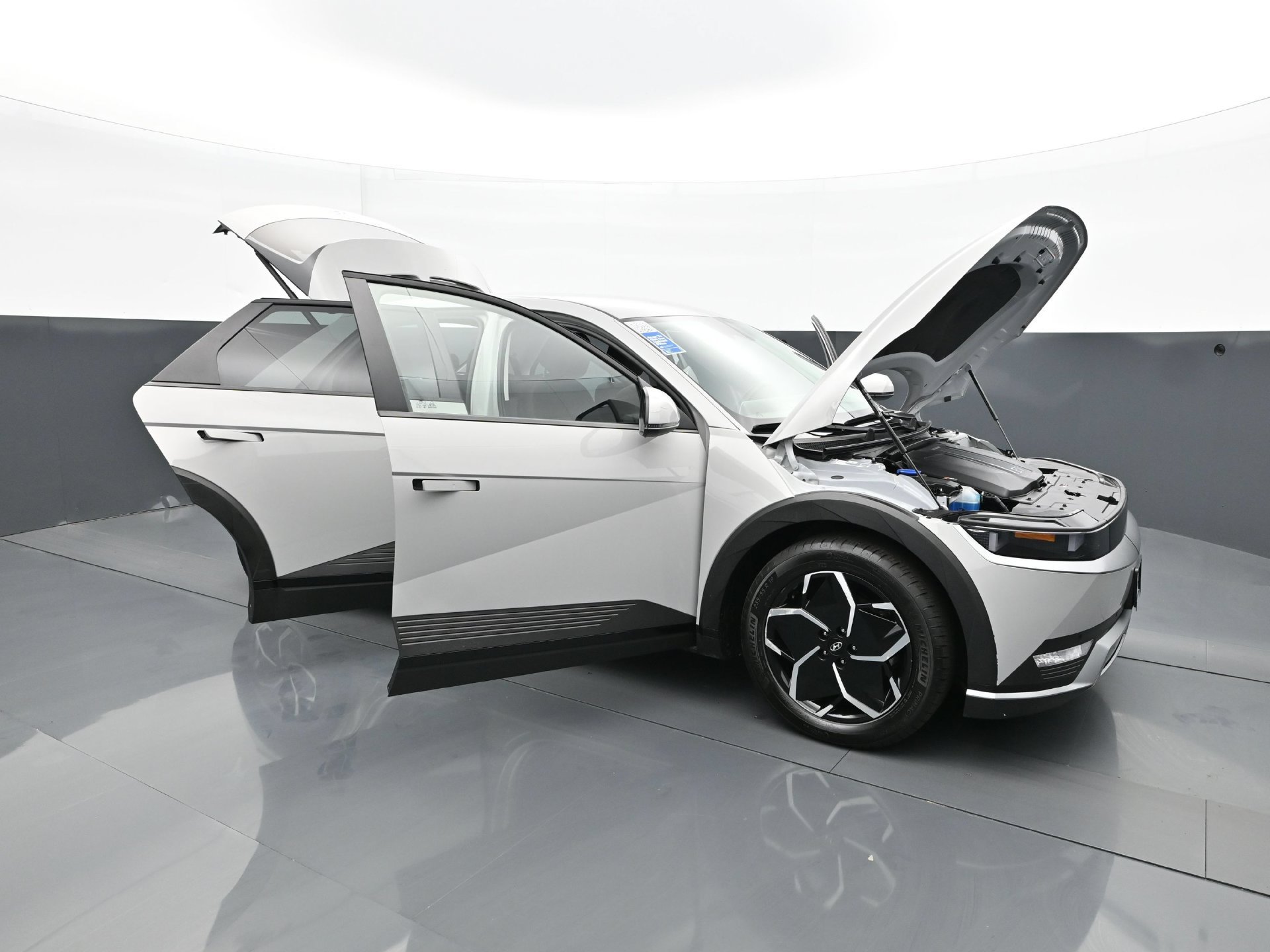 Used 2024 Cyber Gray Hyundai SEL AWD image 42